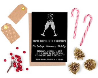 Könnte beinhalten: Schwarz-weiße Einladung zu einer Weihnachts-Dinnerparty mit einem funkelnden Champagnerglas-Design. Der Text lautet "Sie sind eingeladen zur Weihnachts-Dinnerparty der Williamsons, Samstag, 1. Dezember 2018 um 19:00 Uhr, 1225 Holiday Lane | Cheers City, RSVP bis zum 25. November an Kathy unter 555.9876".