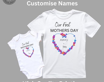 Ensemble de t-shirts personnalisés Notre première fête des mères pour bébé avec coeur Ensemble de t-shirts assortis Cadeau personnalisé parfait pour la fête des Mères pour maman et bébé