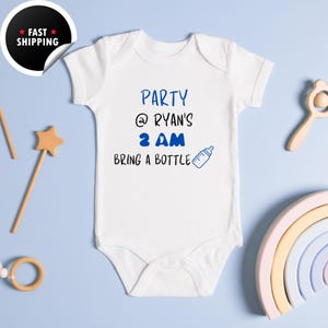 Party at My Crib 02.00 uur Bring a Bottle Rompertjes, gepersonaliseerde grappige babyromper, pasgeboren vest, romper babyaankondiging, kraamcadeau