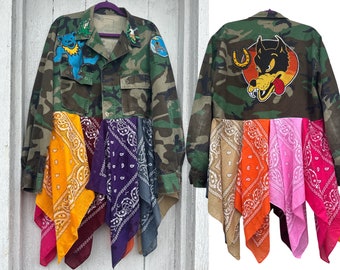 Totally Patched Out Upcycled Bandana-Militärjacke (Sm/Md)
