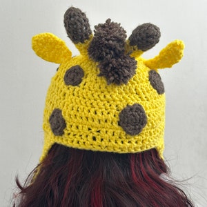 Giraffe beanie with pum pum hair
