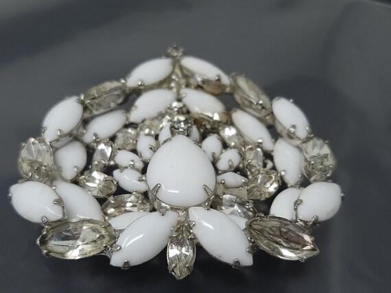 Vintage Juliana Heart White Milk Glass Rhinestone… - image 4