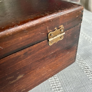 Vintage William Rogers Silverware Chest with 27-Piece Silverplate Flatware Set