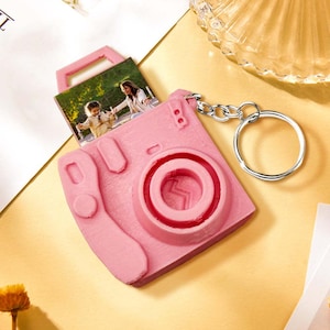 Custom Photo Mini Camera Keychain, Personalized Camera Keychain with Pull-Out Picture