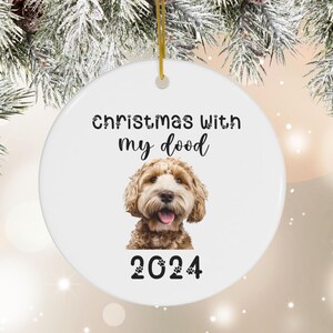 Adorno de cerámica con forma de doodle, adorno de perro con forma de doodle, Navidad con mi perro, adorno de doodle dorado, adorno de perro 2024