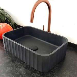 Lavandino in cemento – Lavandino rettangolare con piano d'appoggio scanalato – Stile loft industriale moderno. Lavandino da appoggio. Articolo personalizzato su ordinazione.