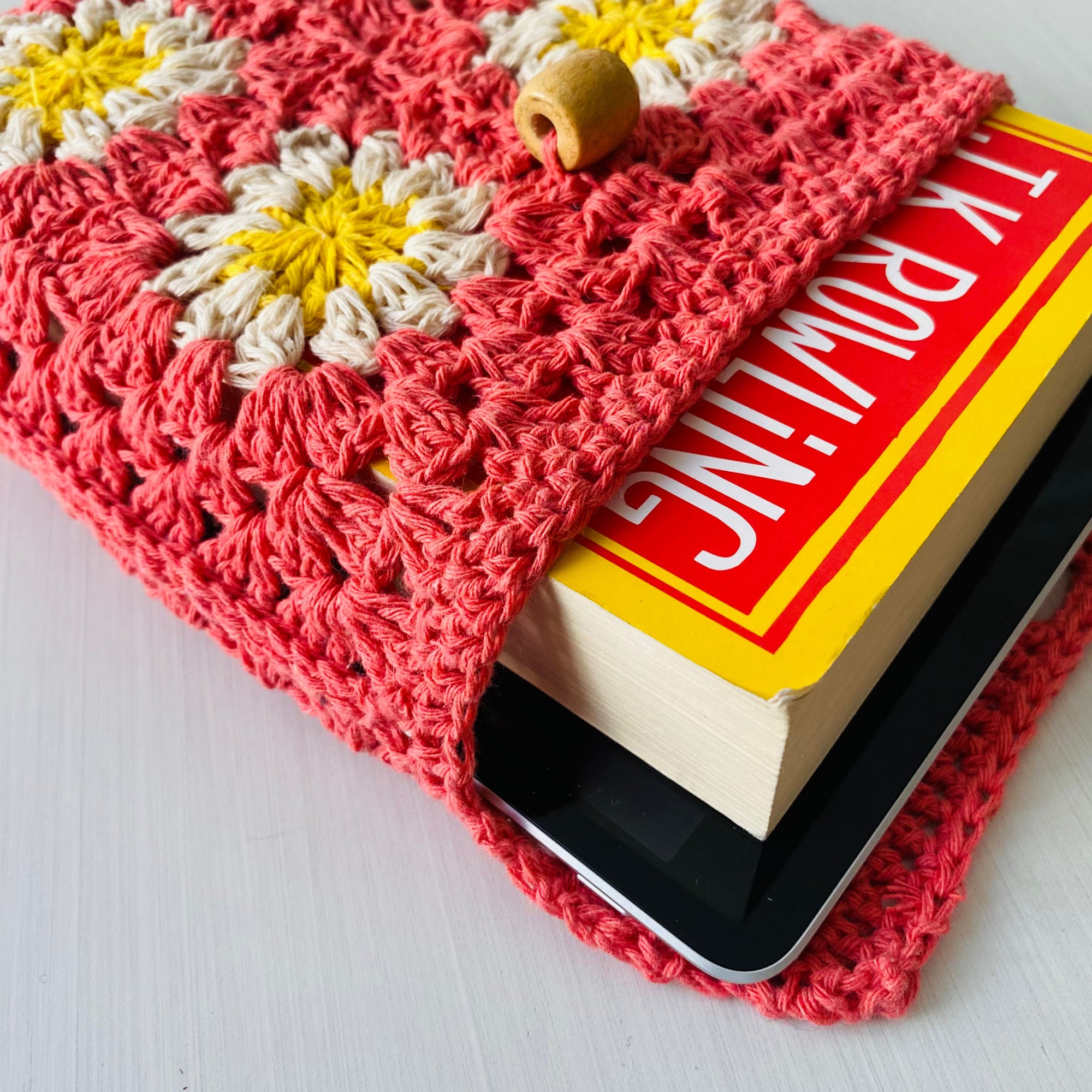 かぎ針編みのデイジー iPad ケース パターン: 簡単ニット タブレット