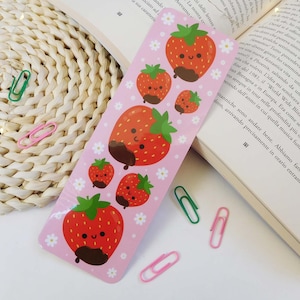 Segnalibro fatto a mano con fragole kawaii in carta 240gsm, segnalibro estate, regalo per lei, regalo amante libri, regalo topo biblioteca