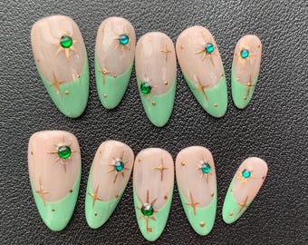 Smaragdgroene French Tip Amandelnagels, Celestial Star Edelsteen Fairycore