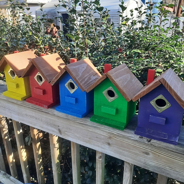 pick your colors, birdhouse with predator guard, cedar birdhouse, birdhouse, outdoor birdhouse, Christmas, garden decor, Christmas gift idea