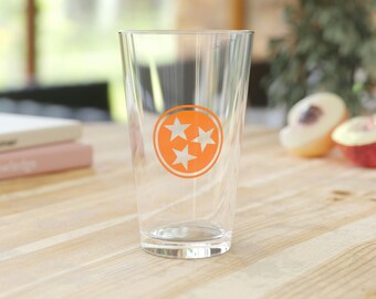 Peut inclure: Un verre à bière en verre transparent avec un motif d'étoile blanche sur un cercle orange. Le motif est le drapeau de l'État du Tennessee.