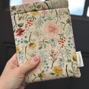 Kindle Paperwhite Sleeve Neutral Garden Padded Kindle Sleeve