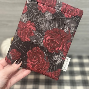 Kindle Paperwhite Sleeve Roses & Webs Padded Kindle Sleeve