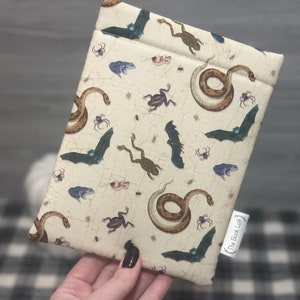Kindle Paperwhite Sleeve Creepy Crawlies Padded Kindle Paperwhite Sleeve