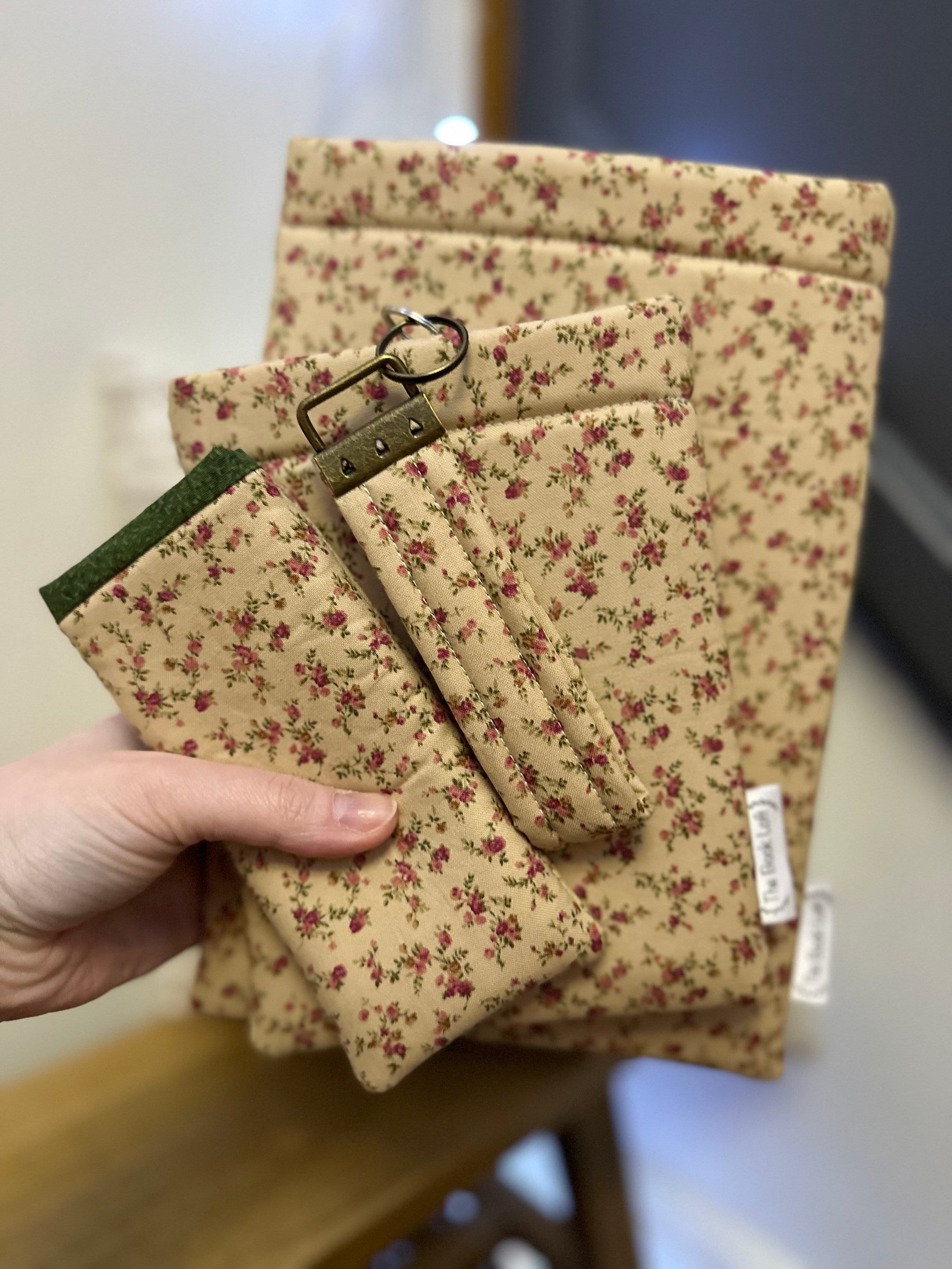 Kindle Paperwhite Sleeve Book Sleeve TTPD Vintage Floral Collection