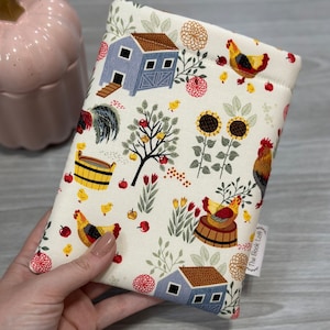 Kindle Paperwhite Sleeve Fall on the Farm Padded Kindle Sleeve
