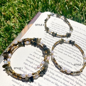 Pearl and Stone Beaded Bracelet, Beaded Memory Wire Bracelet, Pearl Beaded Cuff Bracelet, Labradorite and Pearl Beaded Wire Bracelet
