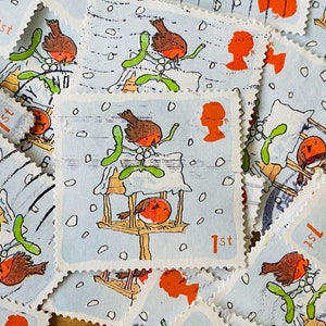 Sellos postales de Gran Bretaña/Navidad 2001/Petirrojos en una mesa para pájaros