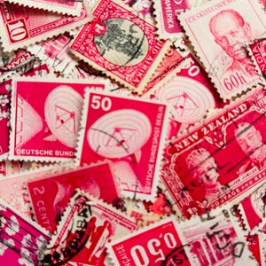 Sellos postales en tonos rosados