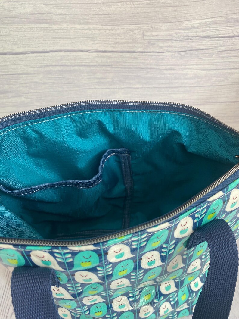 Insulated Lunch Bags. Fully Waterproof. Beautiful Quality Fabric. Keeps