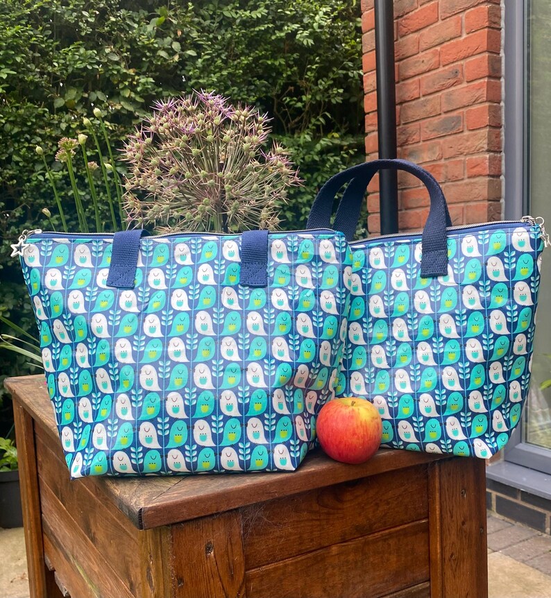 Insulated Lunch Bags. Fully Waterproof. Beautiful Quality Fabric. Keeps