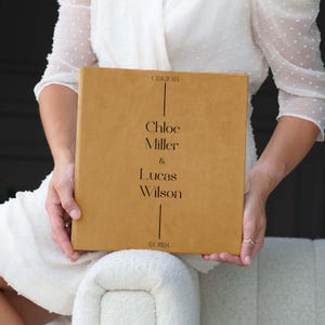 Personalisiertes luxuriöses maßgefertigtes Fotoalbum - Handgefertigt mit selbstklebenden Seiten und Wildleder-Finish zum Bewahren von Erinnerungen
