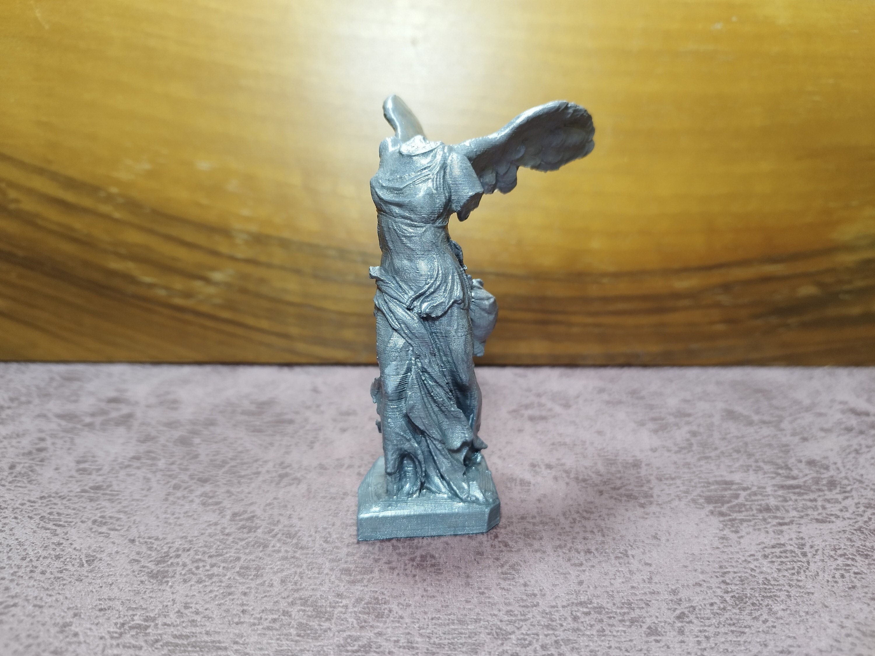 headless angel statue louvre