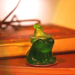 3D Printed Wizard Frog Figurine: Whimsical Desk Decor