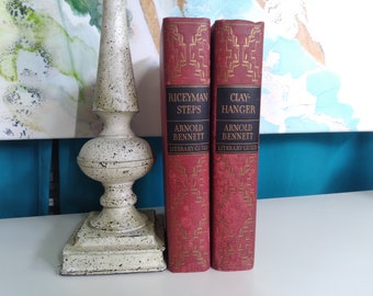 Conjunto antigo de 2 livros de Arnold Bennett 1936 CLAYHANGER e RICEYMAN STEPS The Literary Guild Red Black Gold Capa dura Livros de decoração Biblioteca instantânea