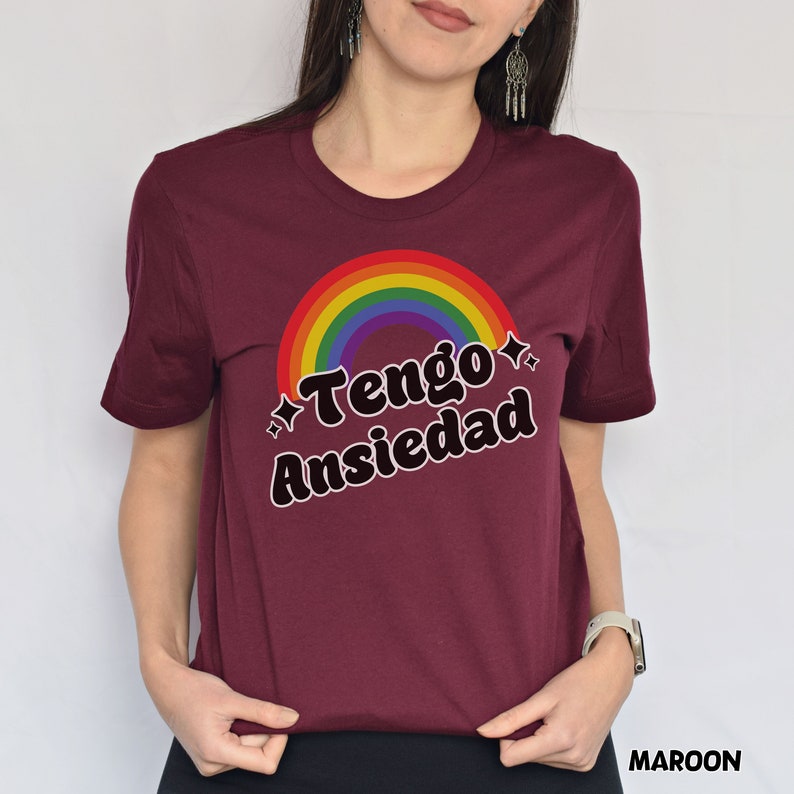 May include: A maroon t-shirt with a rainbow and the text "Tengo Ansiedad" in black.