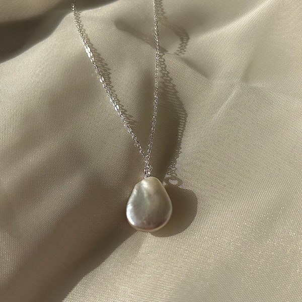 Freshwater irregular Pearl teardrop Necklace. simple pearl jewellery. dainty bridal jewellery. gifts for her.