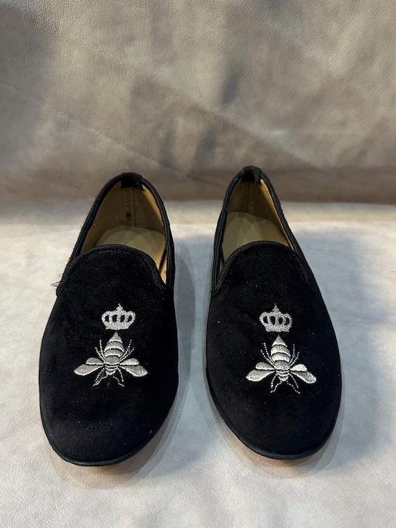 Handmade Black Velvet Shoes: Embroidered Bee, Leather Interior