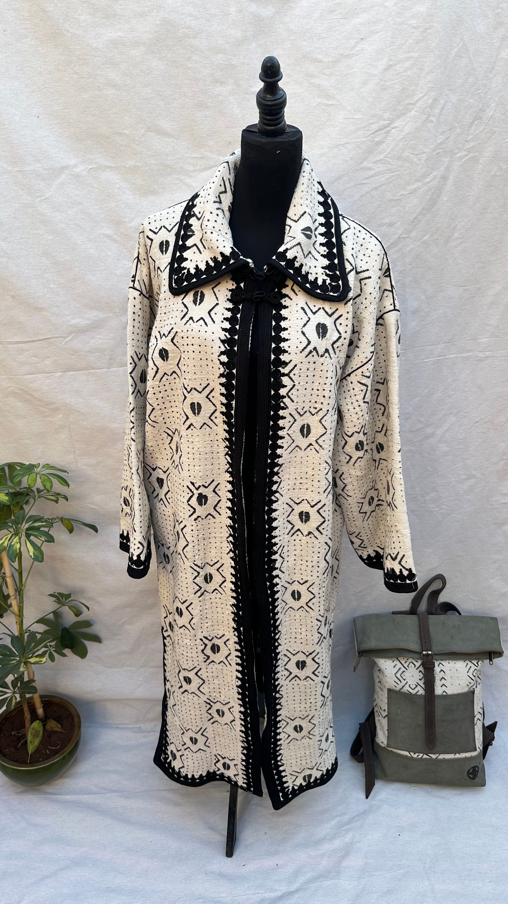 コート QUIRA SS22 Embroidered wool overcoat (Q805WW Q0041) Quira Embroidered Wool Overcoat | italist
