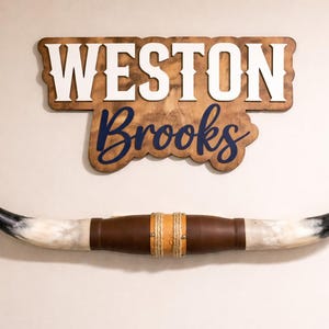 Letrero con nombre para guardería, decoración western, letrero con nombre en capas sobre la cuna, letrero de madera estilo vaquero, arte de pared para guardería, letrero personalizado para guardería
