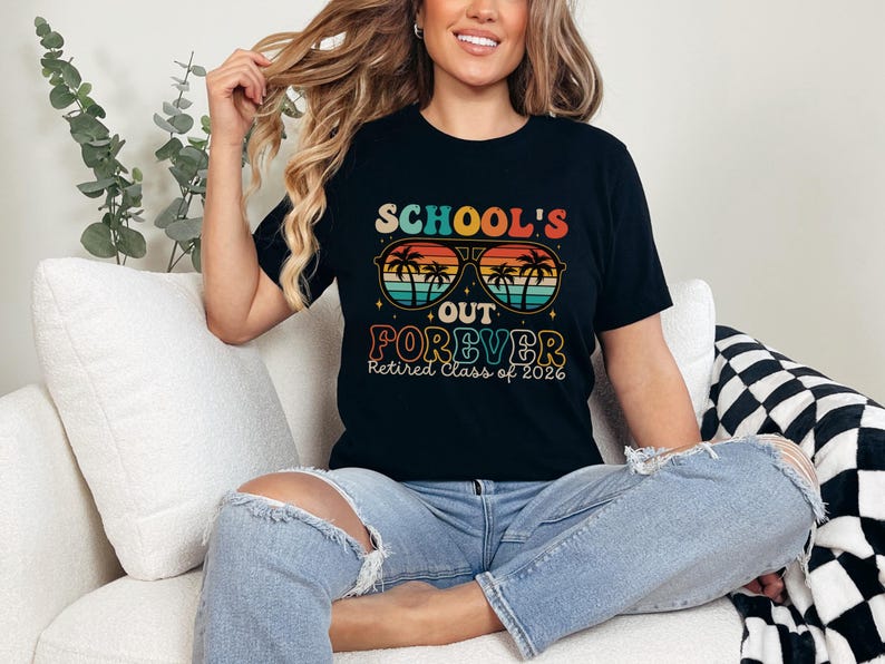 Teacher Retirement Shirt Teacher Retired Class of 2026 Retired Teacher Gift Retirement Party Shirt Schools Out Forever Retired 2026 Tshirt bild 1