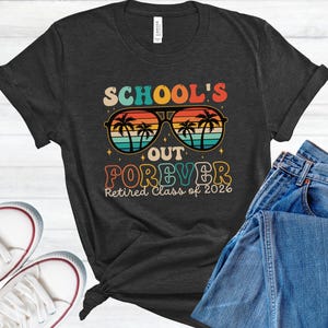 Teacher Retirement Shirt Teacher Retired Class of 2026 Retired Teacher Gift Retirement Party Shirt Schools Out Forever Retired 2026 Tshirt bild 2
