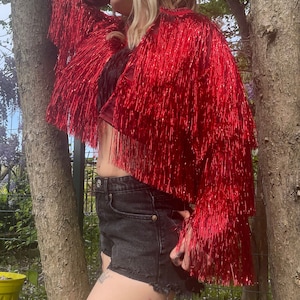 Klatergoud franje jas sprankelend rood 70s 80s 90s stijl iriserend festival partij Rave outfit carnaval dans kostuum holografische blitse stofdoek