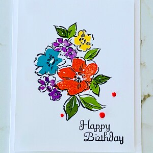 Cartão de aniversário, flor artesanal e cartão com detalhes