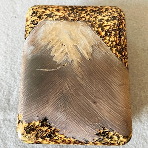 Vintage Mount Fuji small lacquerware box
