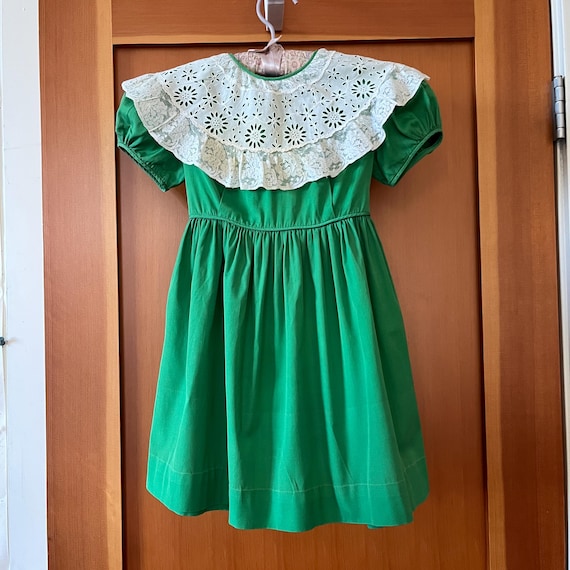 Kelly Green Girls Dress With Large White Eyelet Lace Collar From 1950s