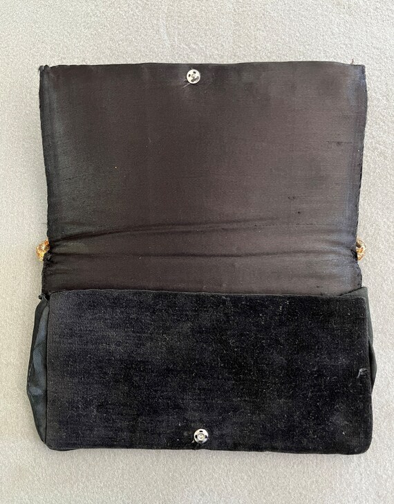 Vintage 1960s Black Velvet Envelope Clutch with g… - image 4