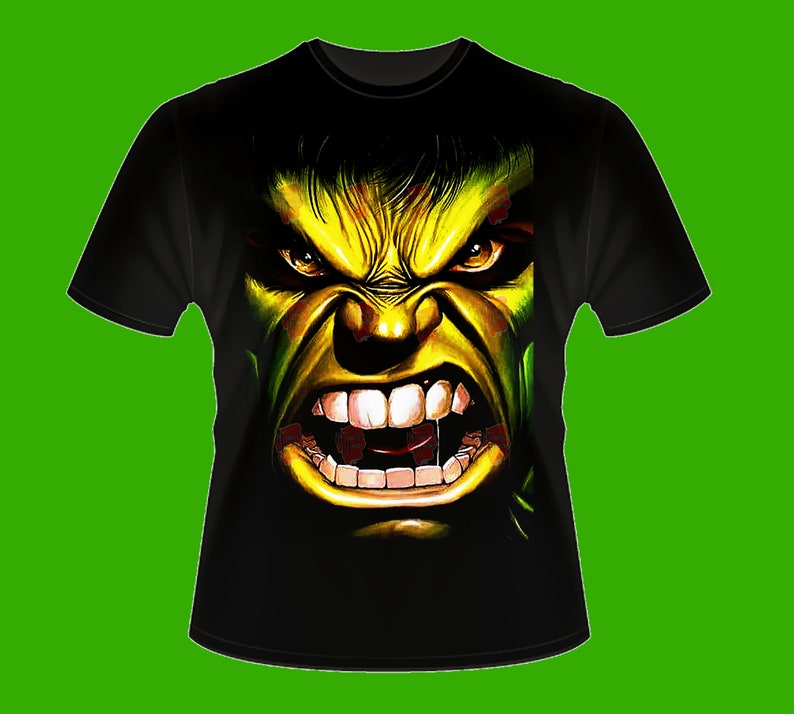 Puede incluir: Camiseta negra con un gr&aacute;fico verde y amarillo de la cara de Hulk.