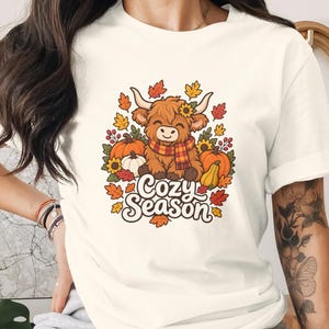 Highland Cow Pumpkin Fall Cute Thanksgiving Autumn Halloween Y'all Leaves T-Shirt