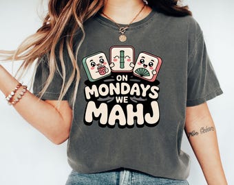 Op maandag We Mahj T-shirt, sweater, hoodie, mahjongcadeau, mahjongliefhebbers, game-avond, Aziatisch-Amerikaans, maannieuwjaar, familiespel