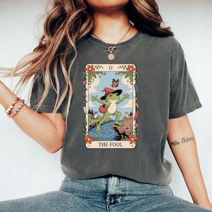 Camiseta, sudadera con capucha y carta del Tarot del Loco, rana caprichosa, estética Golbincore, diseño único, idea de regalo, nuevos comienzos