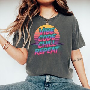 Camiseta Vibe Code Chill Repeat Programmer, camiseta retro de programación, camiseta de regalo para desarrolladores Synthwave, regalo estético de los 80 para estudiantes de informática.