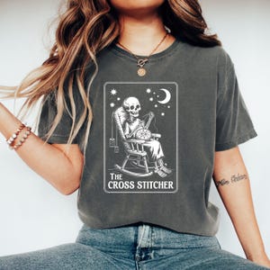 Camisetas de esqueleto com bordado em cruz, moletons, moletons com capuz, design de cartas de tarô, Halloween, época assustadora, presente exclusivo