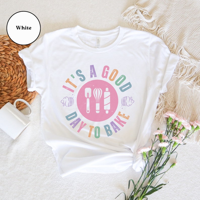 It's a Good Day to Bake Shirt, Cute Graphic Baking T-Shirt, Gift for Baker, Chef, Cake Artist, Baking Mom, Baking Mama, Baking & Cooking Tee bild 3