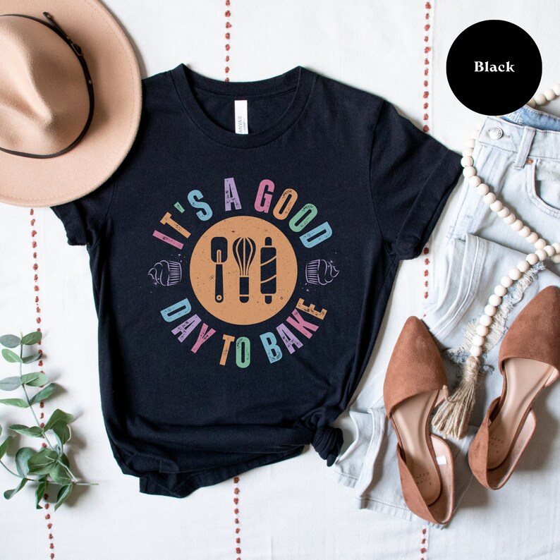 It's a Good Day to Bake Shirt, Cute Graphic Baking T-Shirt, Gift for Baker, Chef, Cake Artist, Baking Mom, Baking Mama, Baking & Cooking Tee bild 6