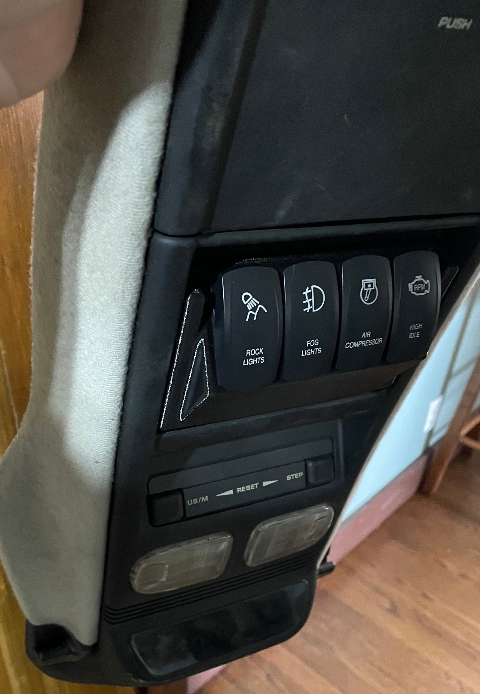 Panel Puerta Interior Jeep Cherokee XJ 97-01 Lado Derecho - Color Bronceado, Usado Pero En Buen Estado